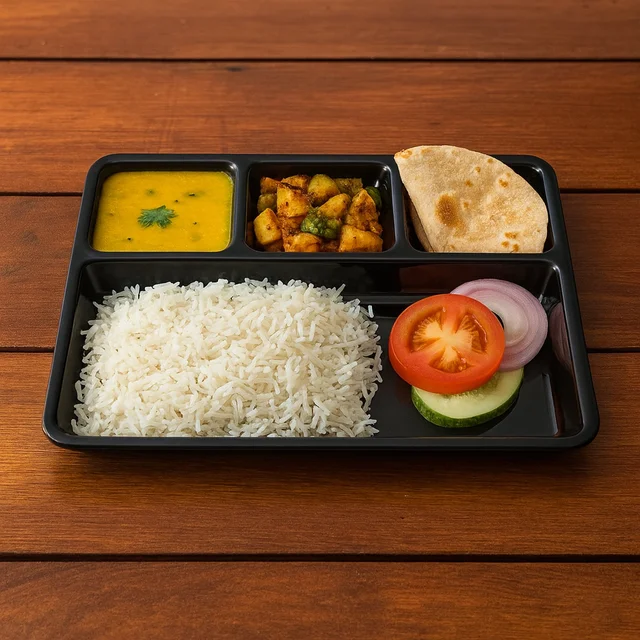 4-Compartment Meal Tray – Neat Sectioned Dining Plate