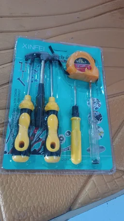 6-in-1 Hand Tool Kit – Durable Screwdrivers with Compact Case