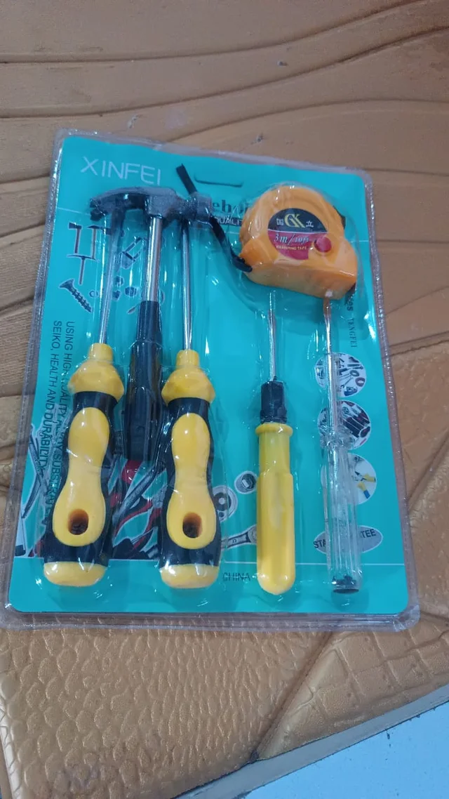 6-in-1 Hand Tool Kit – Durable Screwdrivers with Compact Case