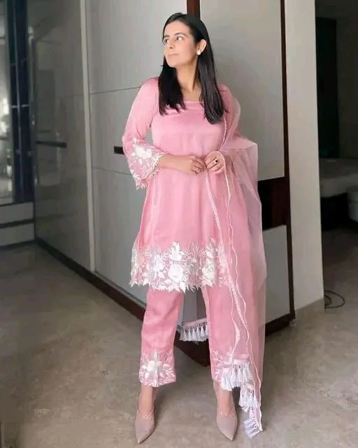 Kashvi Superior Women Kurta Sets Mo 0.1 - M