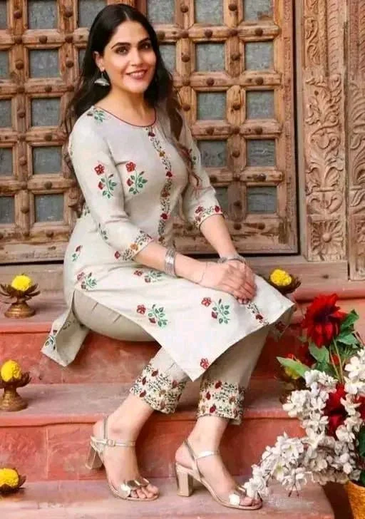 Banita Attractive Women Kurta Sets - S
