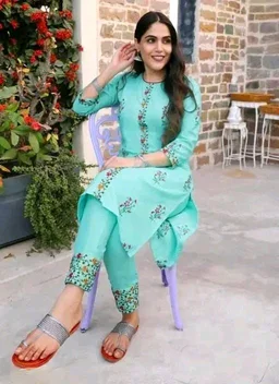 Banita Attractive Women Kurta Sets Mo 0.3 - L