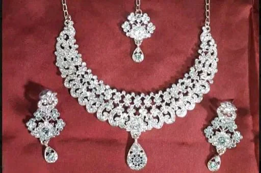 Feminine Chunky Jewellery Sets Modran 0.7