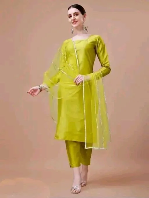 Kashvi Petite Women Kurta Sets - M