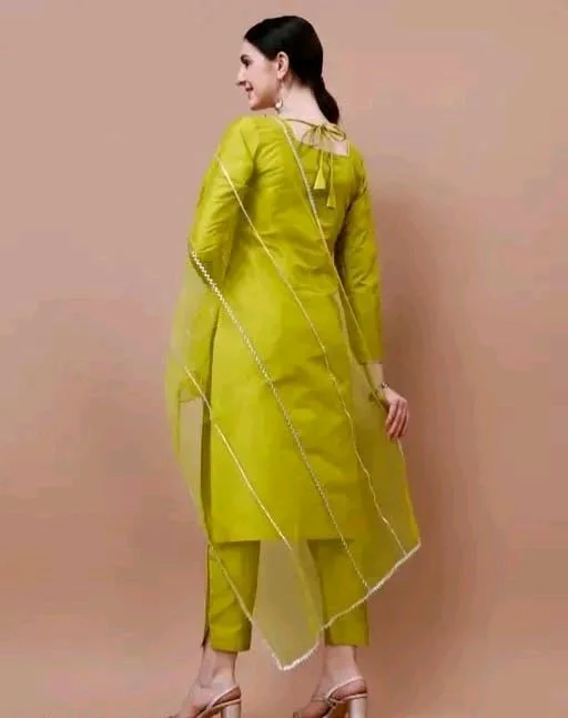 Kashvi Petite Women Kurta Sets - L