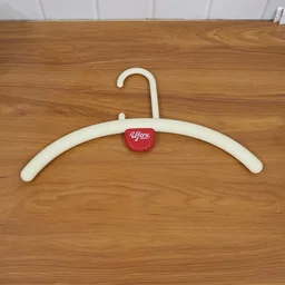 Anti-Slip Plastic Clothes Hanger with Fragrance Holder – Organize Your Wardrobe