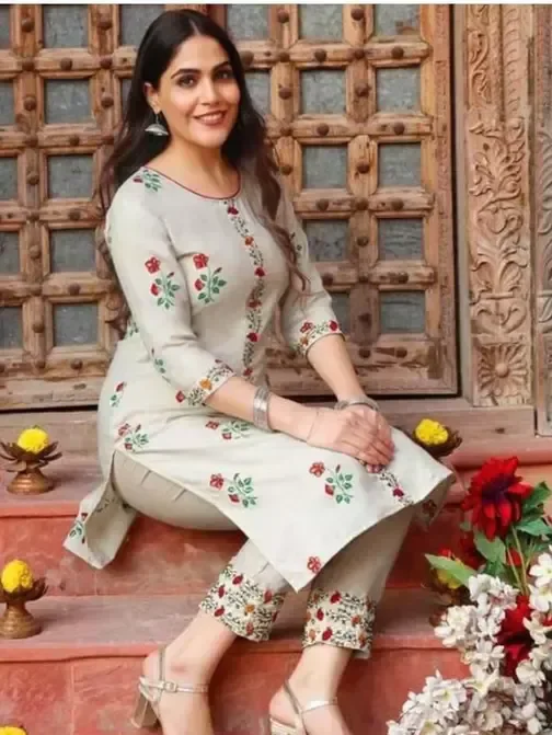 WOMEN KURTA SET WITH EMRODARY WORK FANCY KURTI WITH BOTTOM MO