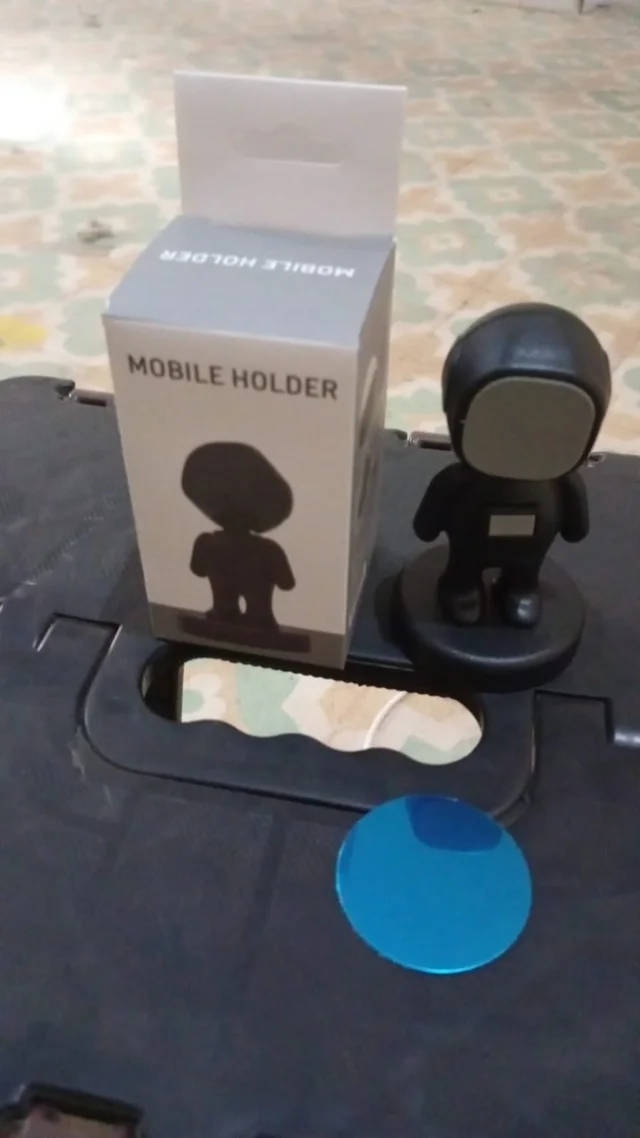 Cartoon Astronaut Magnetic Phone Holder – 360° Rotating Car Mount | Gambit