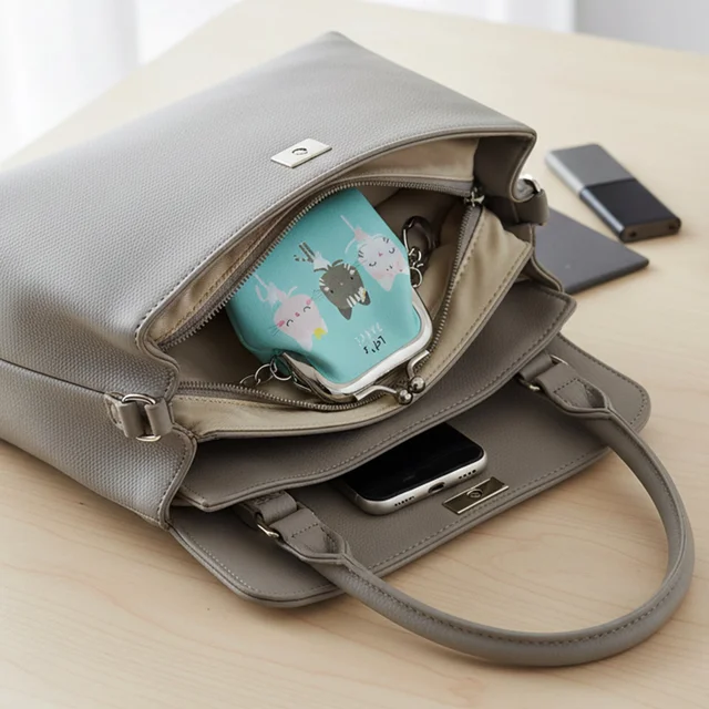 Cartoon Cat Mini Coin Purse Keychain – Portable & Stylish