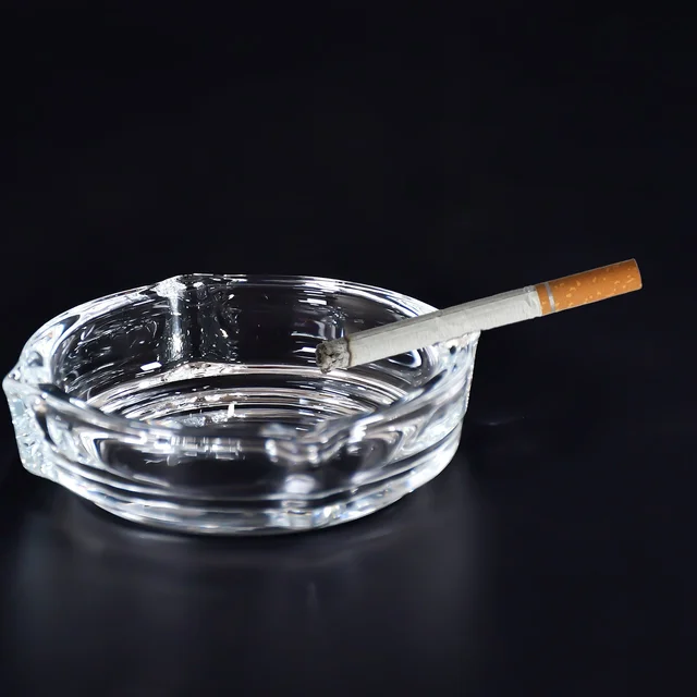 Crystal Glass Ashtray – Elegant Round Design for Home & Office | Styleva