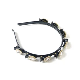Crystal Studded Hairband – Elegant Accessory for Women & Girls
