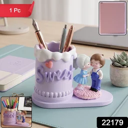 Cute Couple Pen Holder – Adorable Resin Desk Organizer & Showpiece