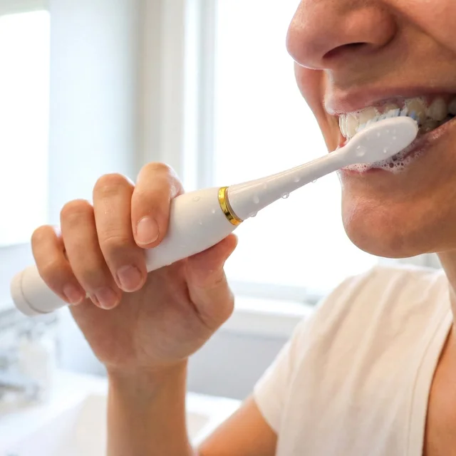 Electric Toothbrush – Rechargeable with 3 Extra Replacement Heads