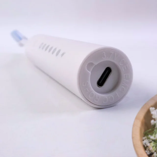 Electric Toothbrush – Rechargeable with 3 Extra Replacement Heads