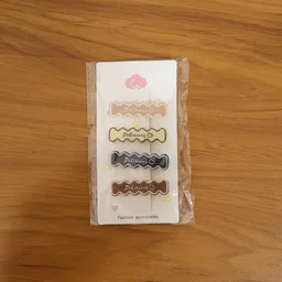 Elegant Design Hair Clips – Stylish 4-Pc Snap Set for Women