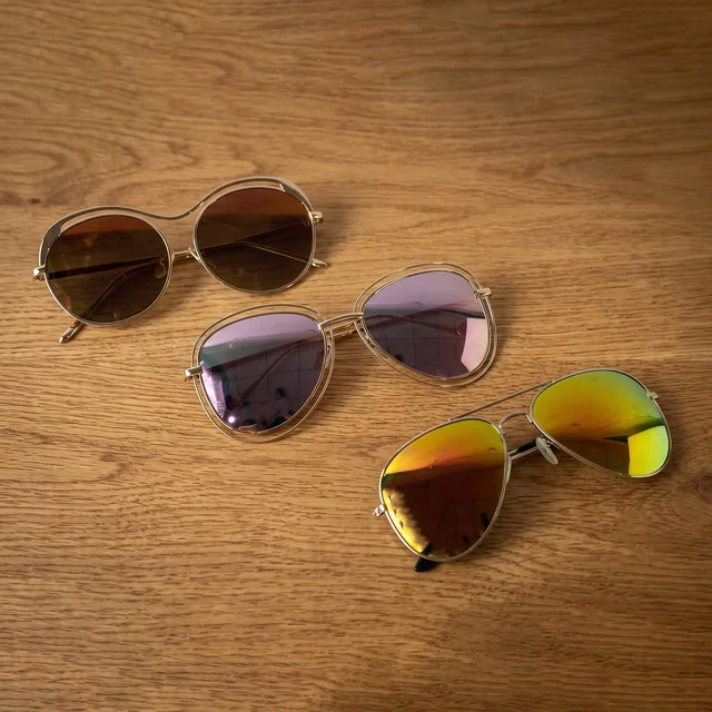 Fashion Sunglasses – Trendy Metal Frame with Mirrored Lenses