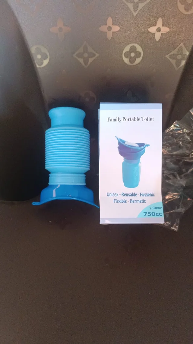 Foldable Portable Urinal Bottle – Leakproof 750ml Travel Potty