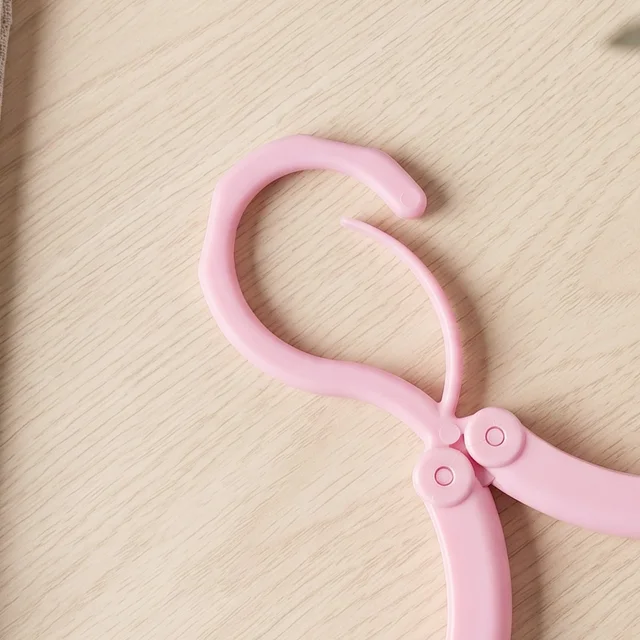 Foldable Travel Hanger – Compact & Portable Clothes Hanger