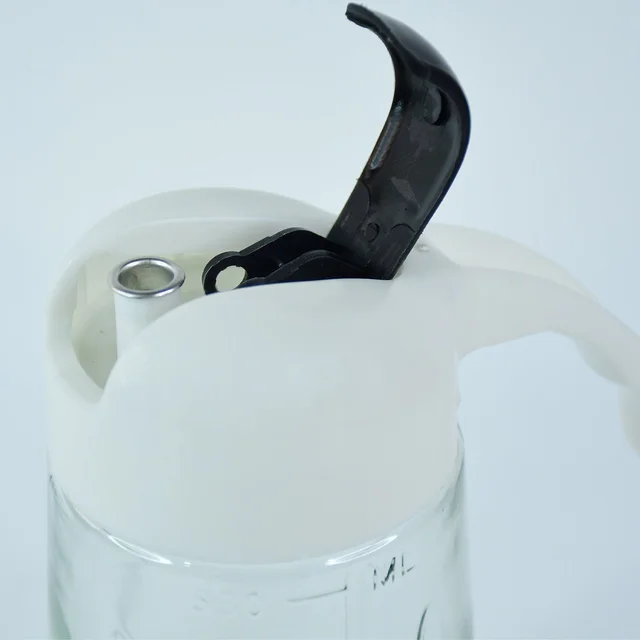 Glass Oil Bottle Dispenser 630ml – Automatic Lid & Drip-Free Pour
