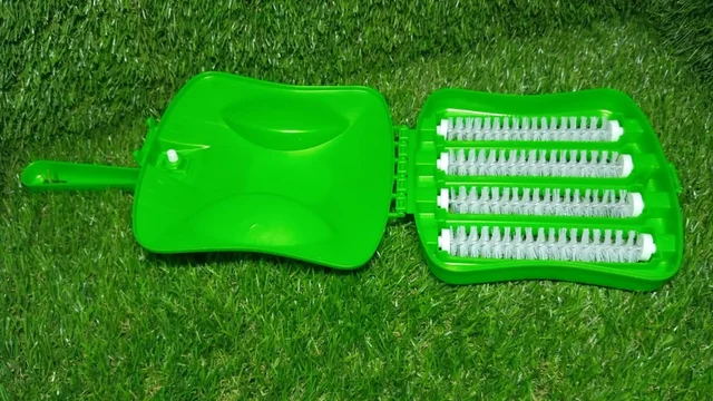 Handheld Carpet Cleaner – Dust Crumb Collector Brush | Velvet Wipe