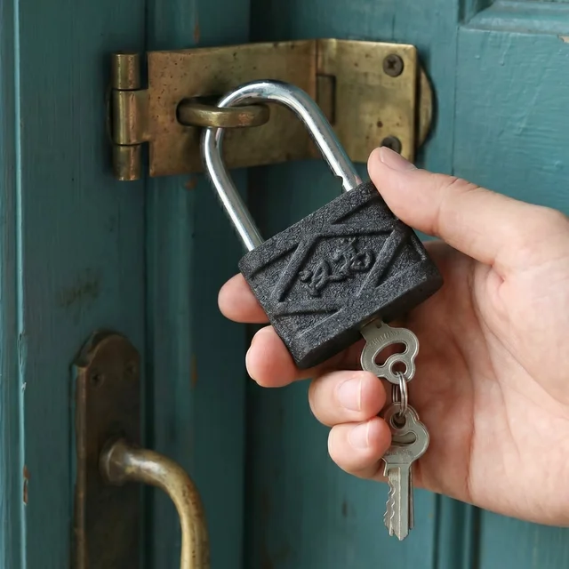 Heavy Duty Padlock – 60mm Iron Lock with 3 Keys | AutoSafeo