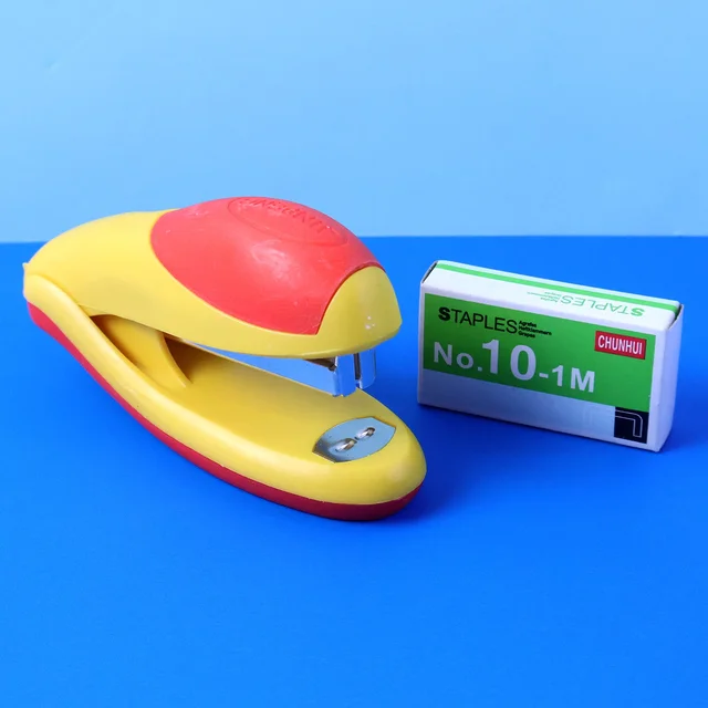 Heavy-Duty Desktop Stapler – Ergonomic Grip for Comfortable Use