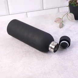 Insulated Stainless Steel Water Bottle – Keeps Drinks Hot & Cold