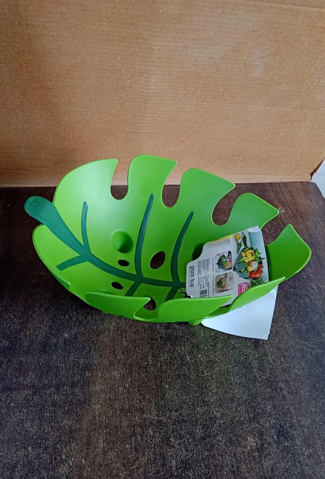 Leaf-Shaped Plastic Fruit Basket – Ventilated & Durable Design