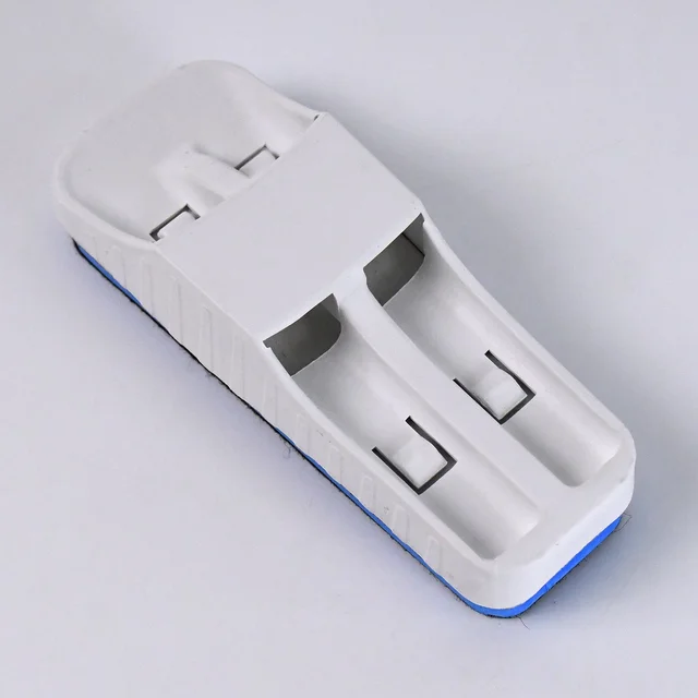 Magnetic Duster – Dual Marker Holder & Lightweight | Deskura