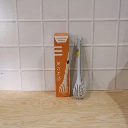 Manual Egg Beater – Versatile Kitchen Mixing Tool for Eggs & Batters