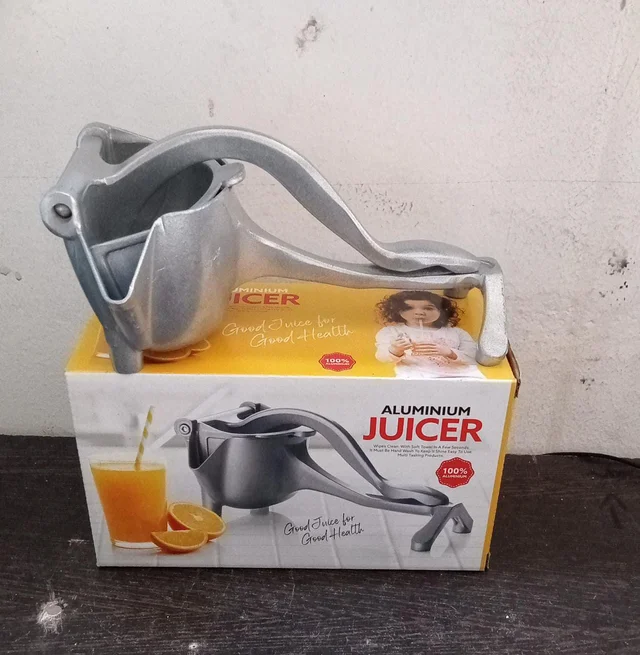 Manual Fruit Juicer – Heavy Duty Aluminium Press | Chef’s Embrace