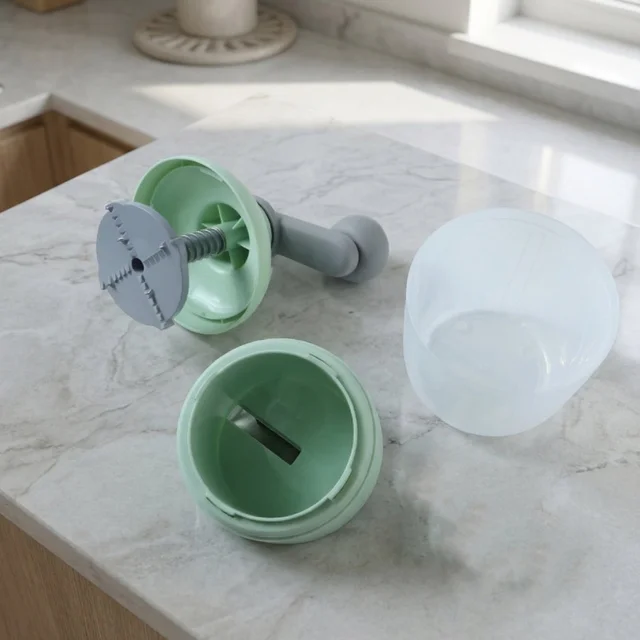 Manual Ice Crusher – Effortless Shaving with Hand Crank Design