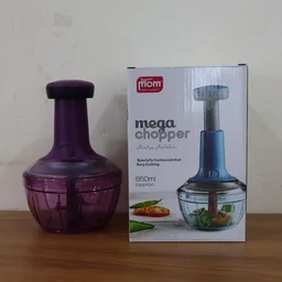 Manual Vegetable Chopper – 650 ml Push-Down Cutter