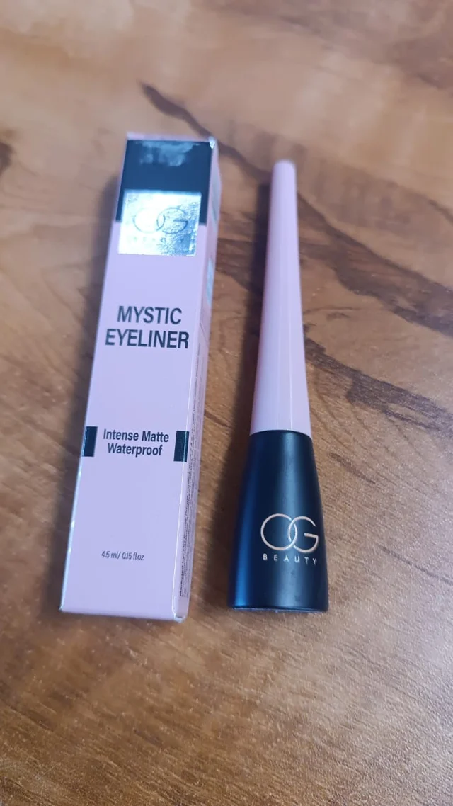 Matte Liquid Eyeliner – Intense, Waterproof & Long-Lasting