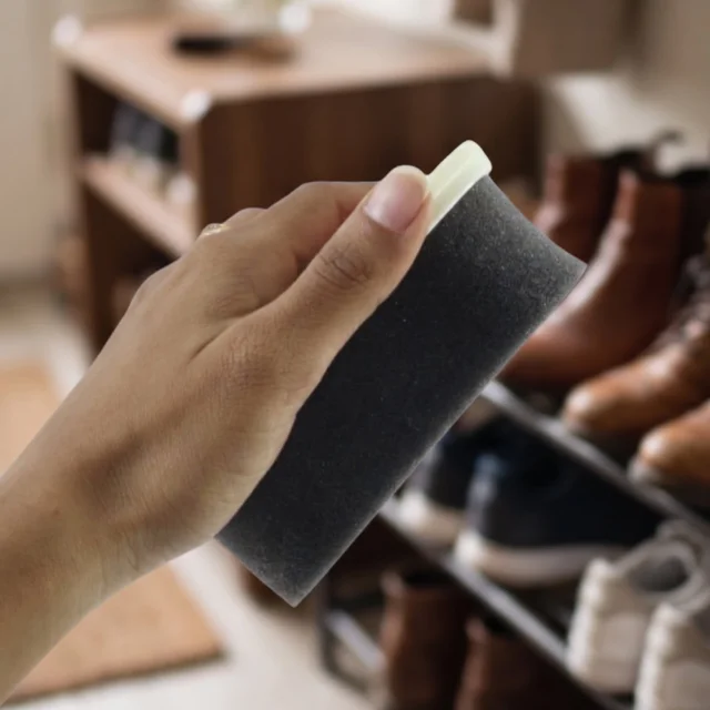 Maxwax Neutral Shoe Shiner – Compact Quick Shine & Care Solution