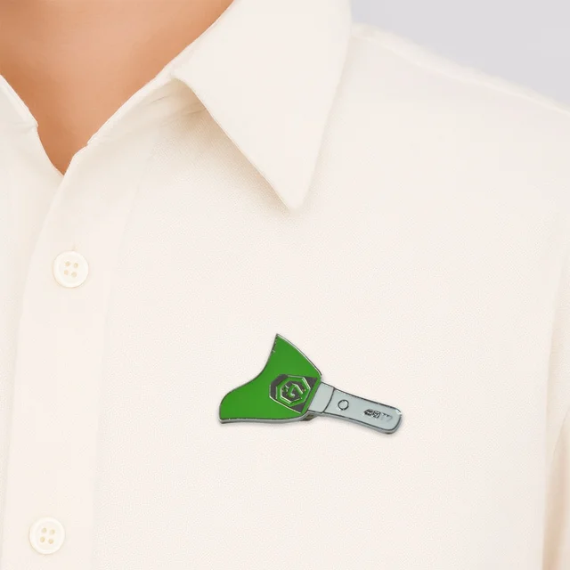 Metal Badge Pin – Stylish Single Piece with Random Design