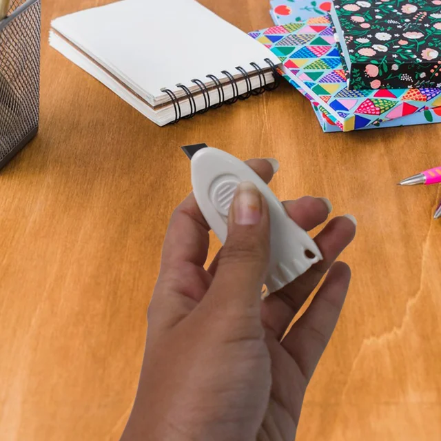 Mini Cloud Box Cutter – Compact Safe Retractable Utility Knife