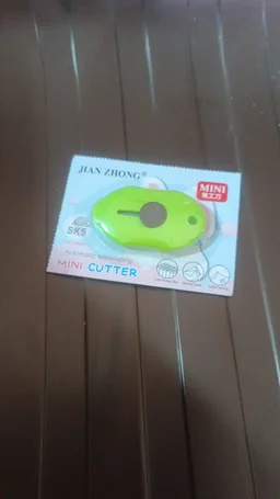 Mini Cloud Cutter – Portable Retractable Safety Box Opener