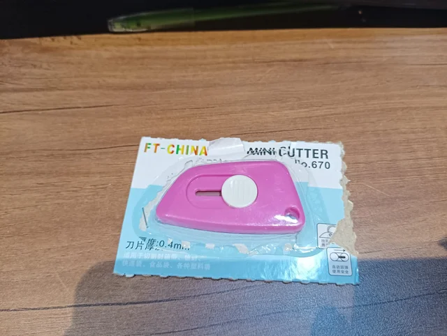Mini Cloud Cutter Retractable Utility Knife – Compact & Safe Use