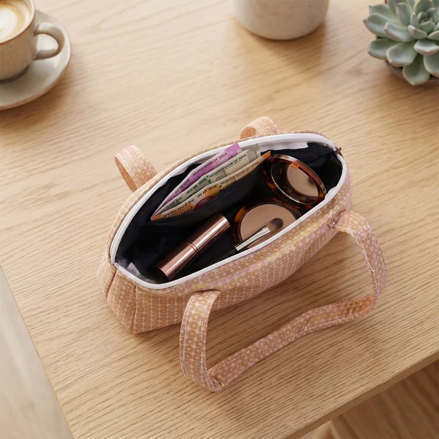 Mini Hand Purse for Girls – Compact and Stylish Zipper Bag