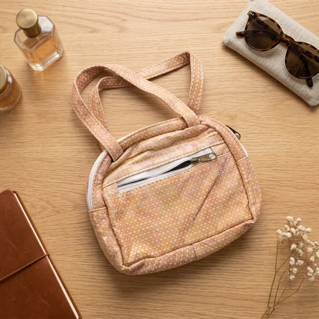 Mini Hand Purse for Girls – Compact and Stylish Zipper Bag