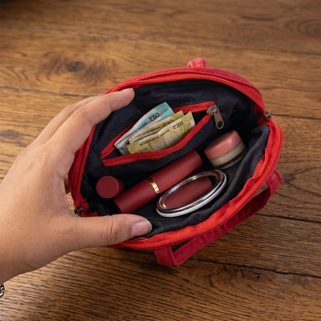 Mini Hand Purse for Girls – Cute & Compact With Zipper Closure
