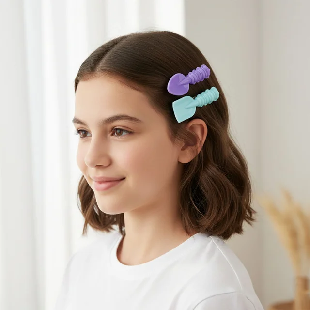 Mini Spade & Leaf Hair Clips – Lightweight 2-Piece Set for Girls