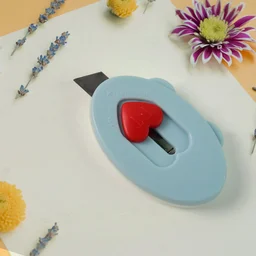 Mini Utility Cutter – Compact Knife with Heart-Shaped Safety Lock
