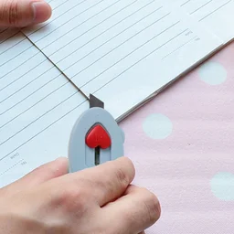 Mini Utility Cutter – Compact Knife with Heart-Shaped Safety Lock
