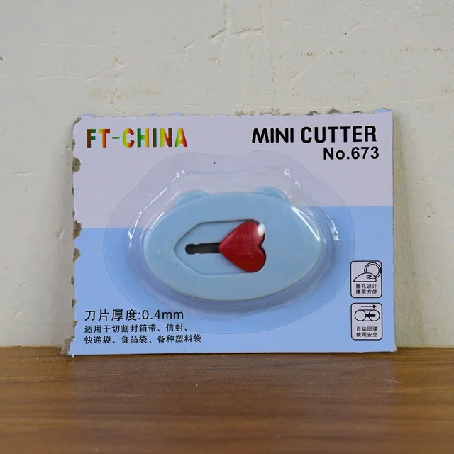 Mini Utility Cutter – Compact Knife with Heart-Shaped Safety Lock