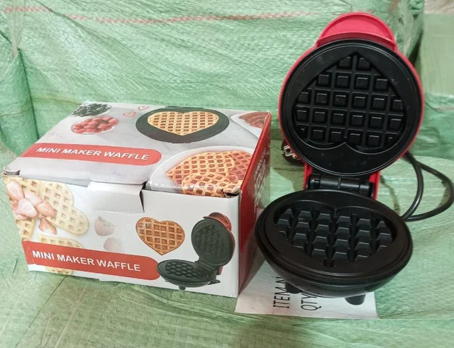 Mini Waffle Maker – Compact Non-Stick Quick Breakfast Iron