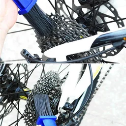 Motorbike Chain Cleaner – Efficient 3D Brush Tool for Bikes | Velvet Wheels