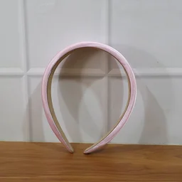Padded Satin Hairband – Comfortable & Stylish Accessory