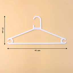 Plastic Clothes Hangers – Durable & Space-Saving Set of 6
